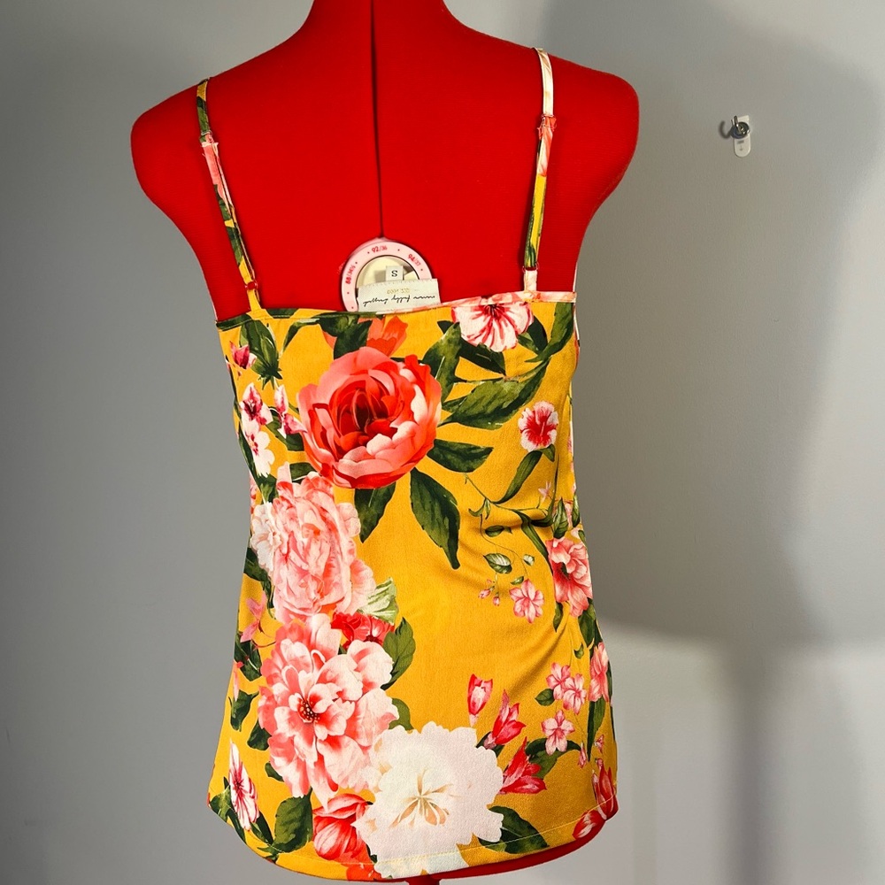 Floral Top with adjustable straps - S - Picture 5 of 9